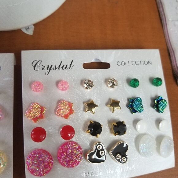 1* pair Random Stud earrings - Picture 4 of 6